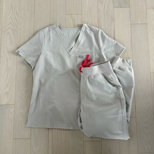 FIGS Catarina + High-Waisted Zamora Petite Scrub Set